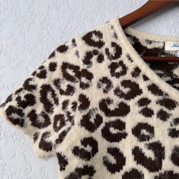 She + Sky Fuzzy Leopard Print Short Sleeve Crop Top Size Medium - Picture 3 of 6